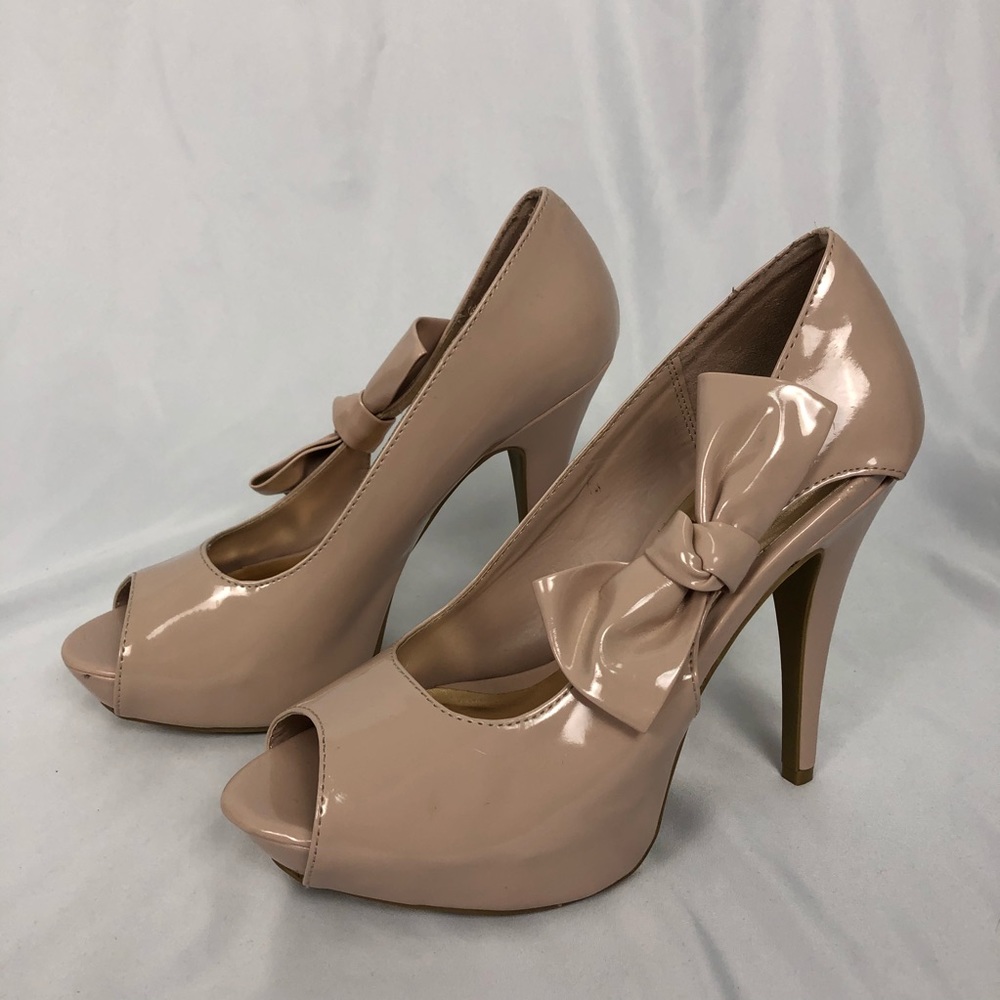GNW nude heels with bow